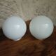Paire d'abat-jour boule en opaline