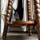 Sellette tripode en bois foncé