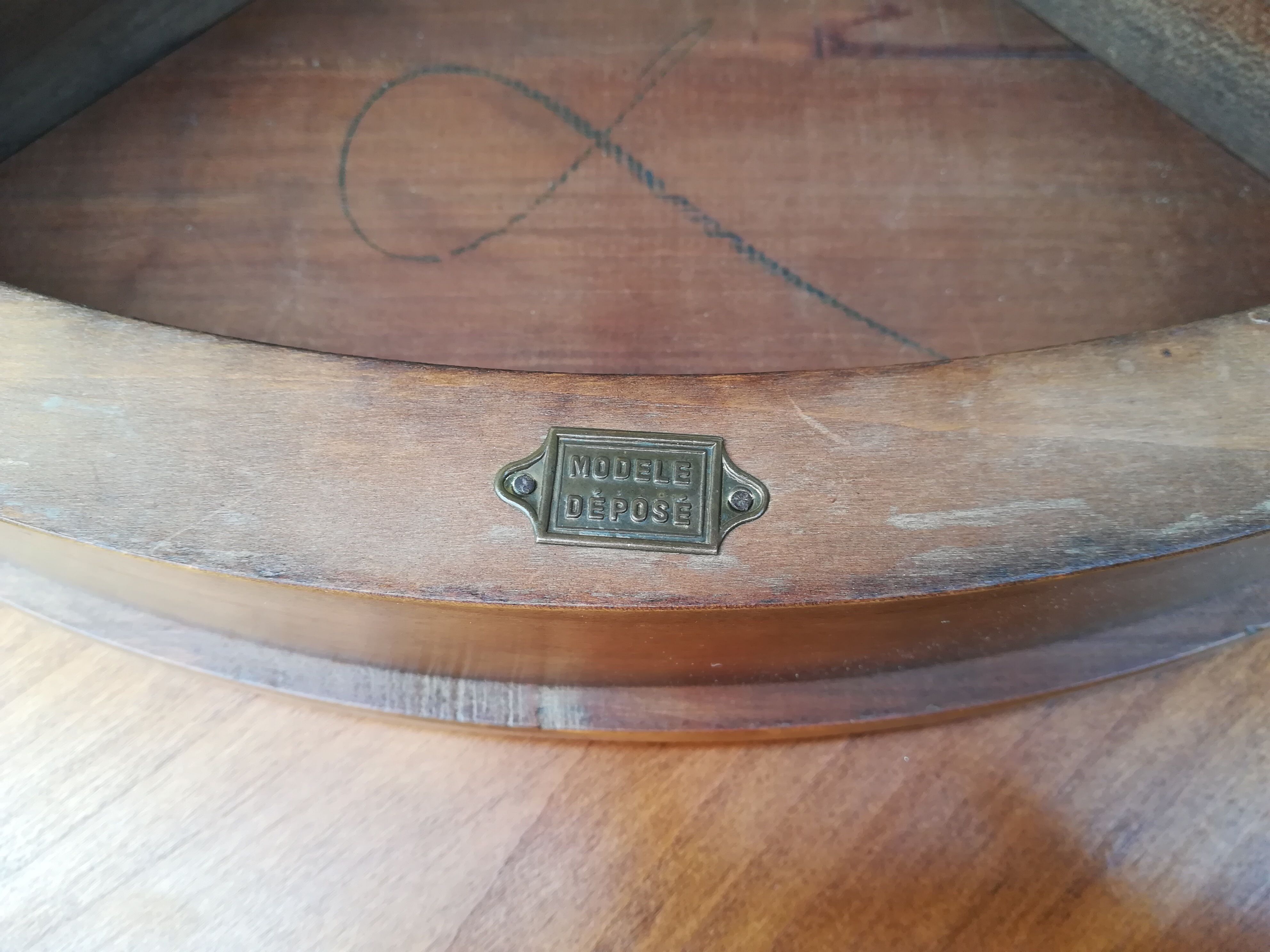 Round pull out tables