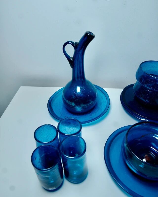 Ensemble verrerie en verre soufflé bleu cobalt – carafe + 4 verres + 3 bols + 4 soucoupes
