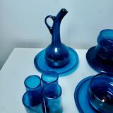 Ensemble verrerie en verre soufflé bleu cobalt – carafe + 4 verres + 3 bols + 4 soucoupes