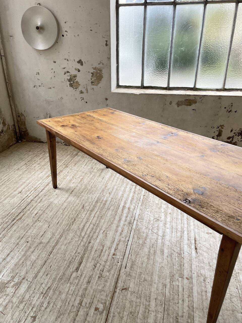 Farmhouse table with spindle legs 2m