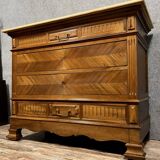 Exceptionnelle commode de style Louis XVI en noyer vers 1850