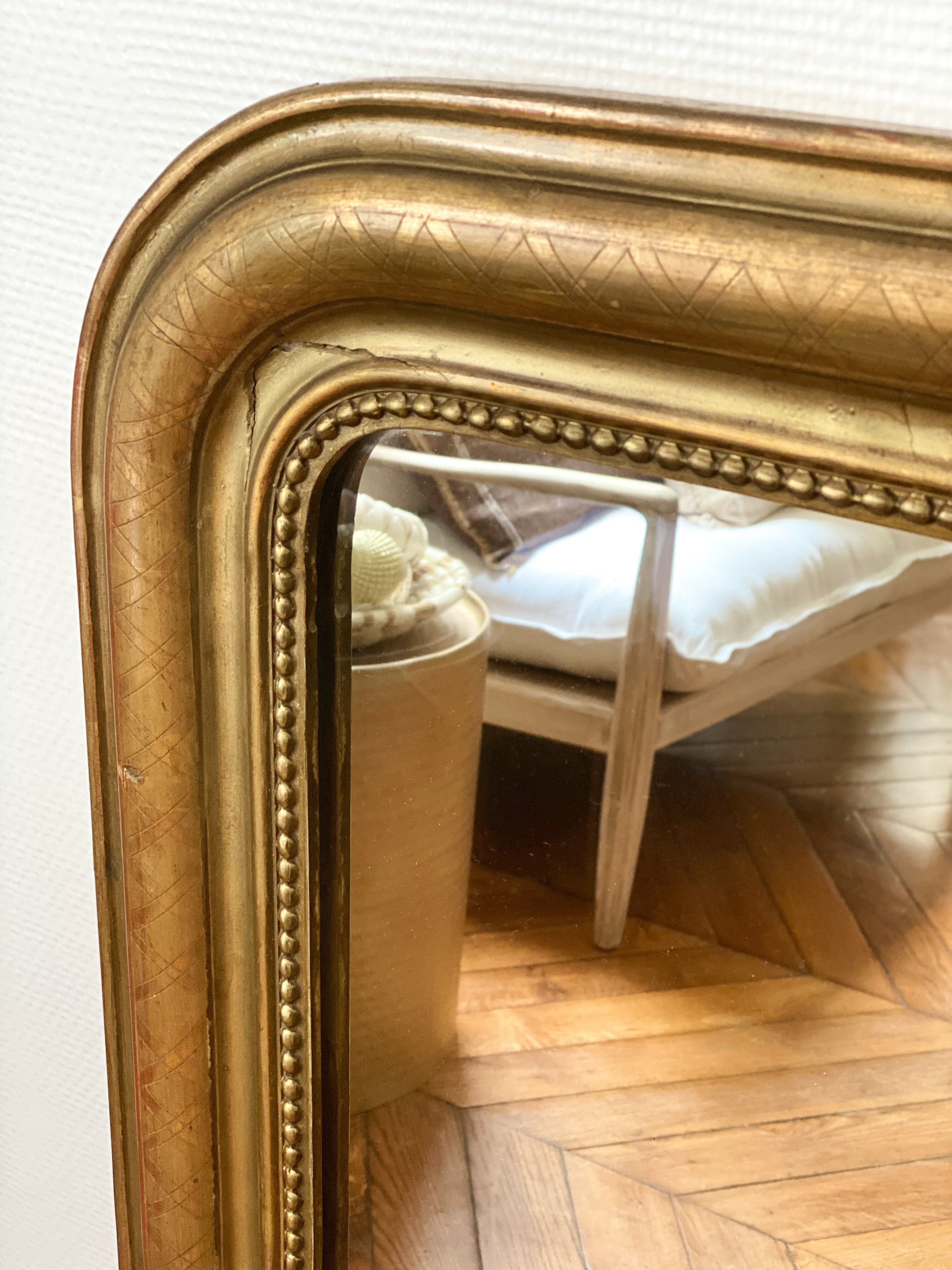 Miroir Louis Philippe perlé doré sculpté 74x98cm