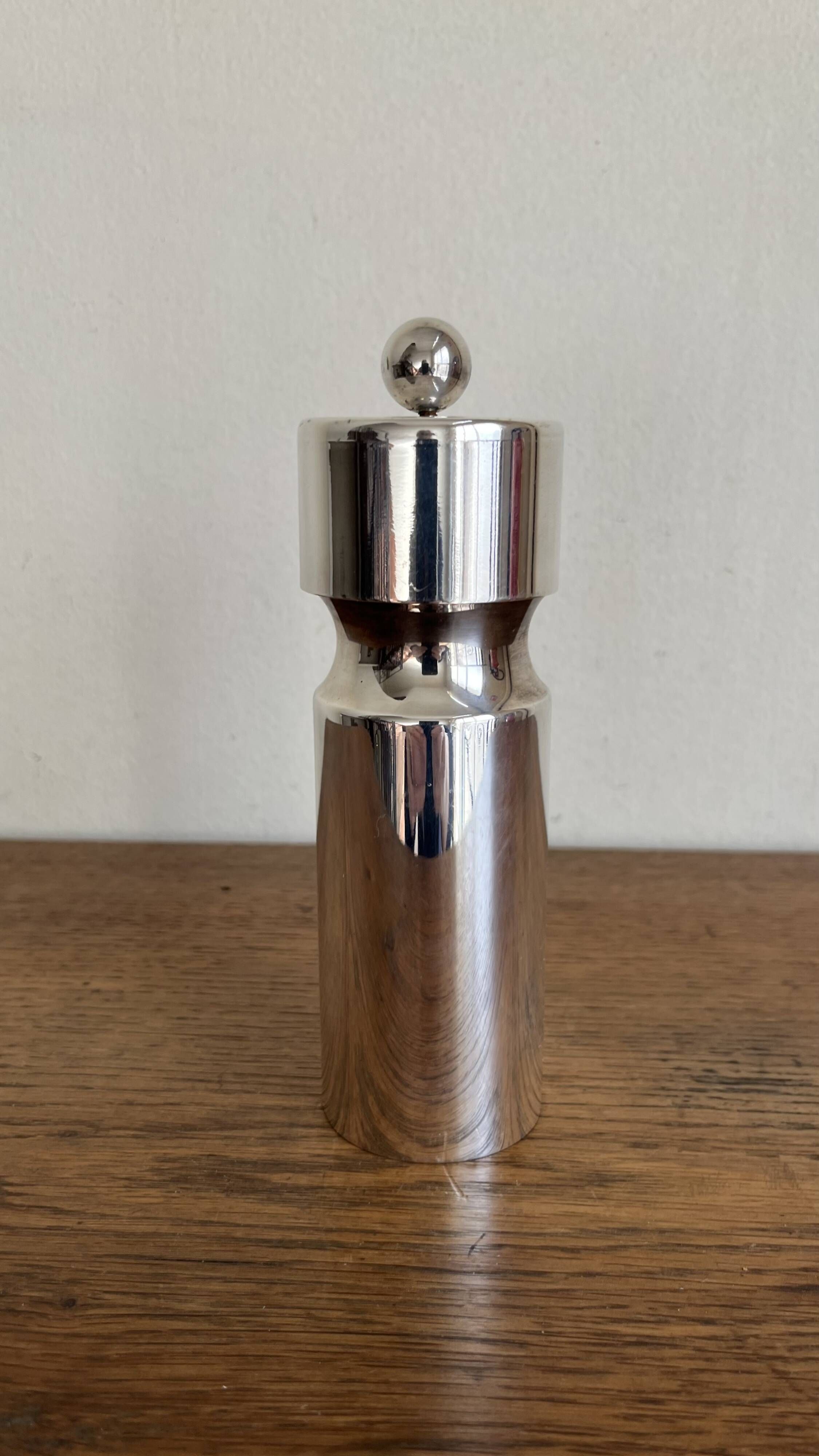Space Age pepper mill from 1960 in silver-plated metal, 1970.