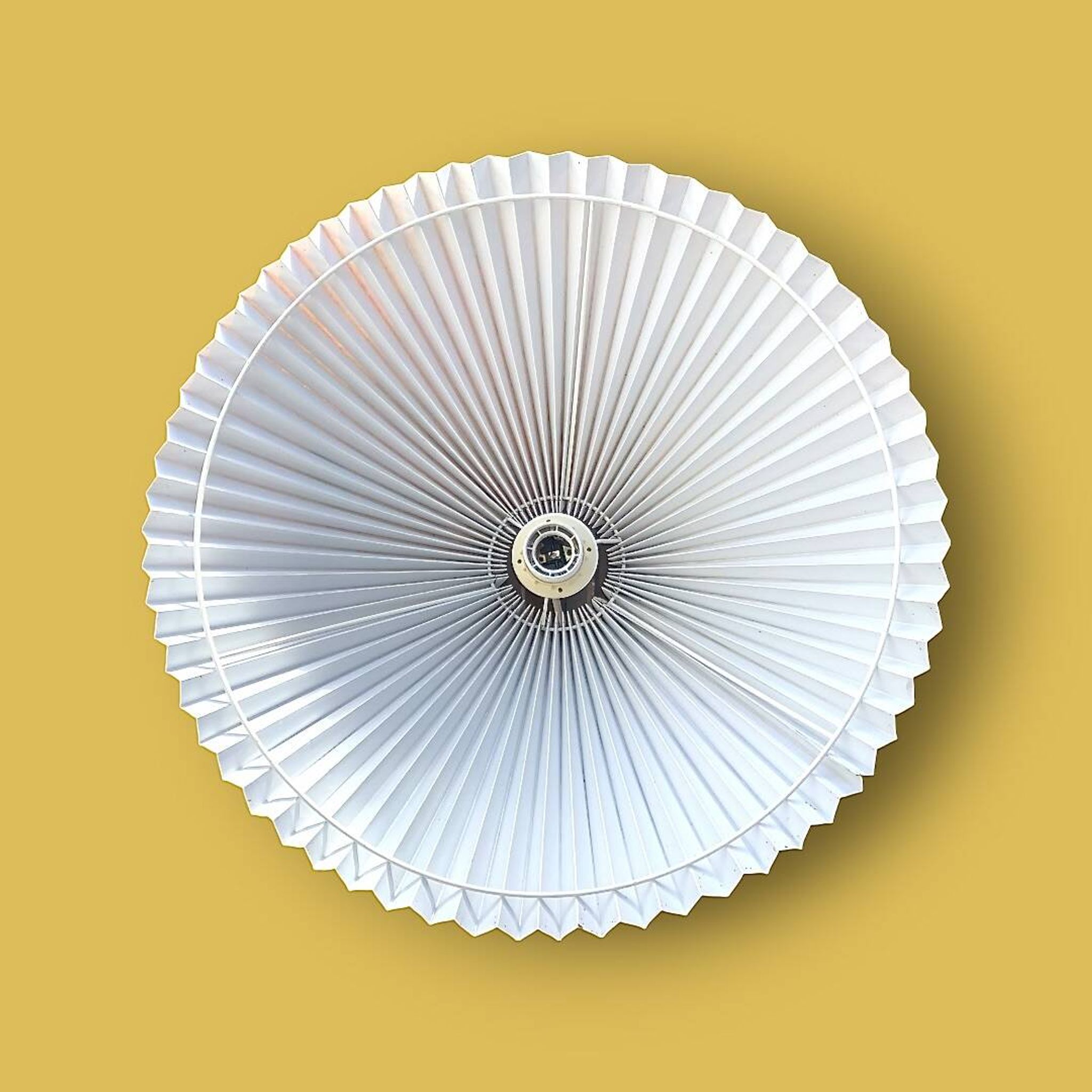 Suspension vintage plissée à motifs floraux – années 70