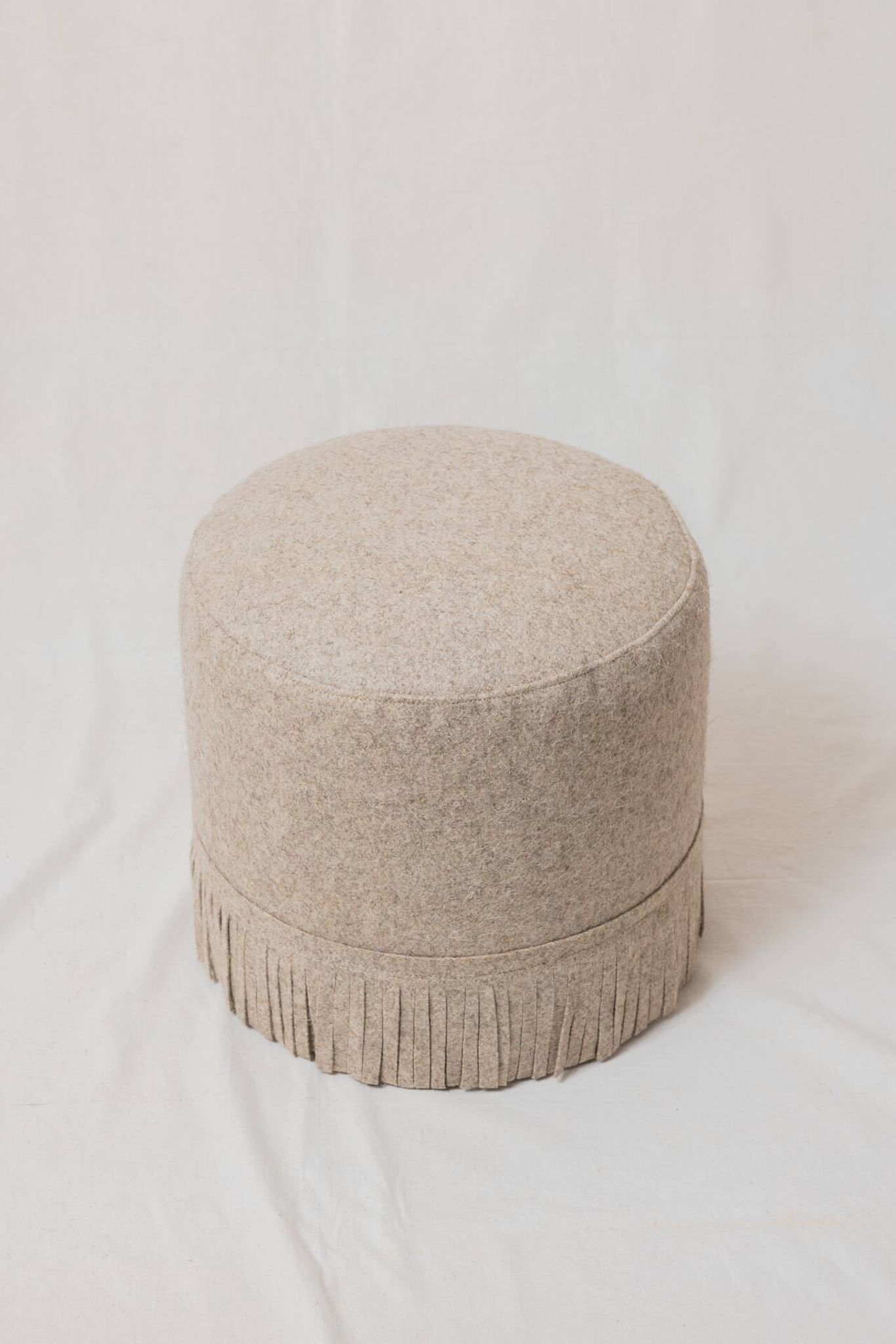 Paire de poufs en laine
