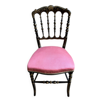 Chaise Napoléon III en bois noir et doré et coton rose