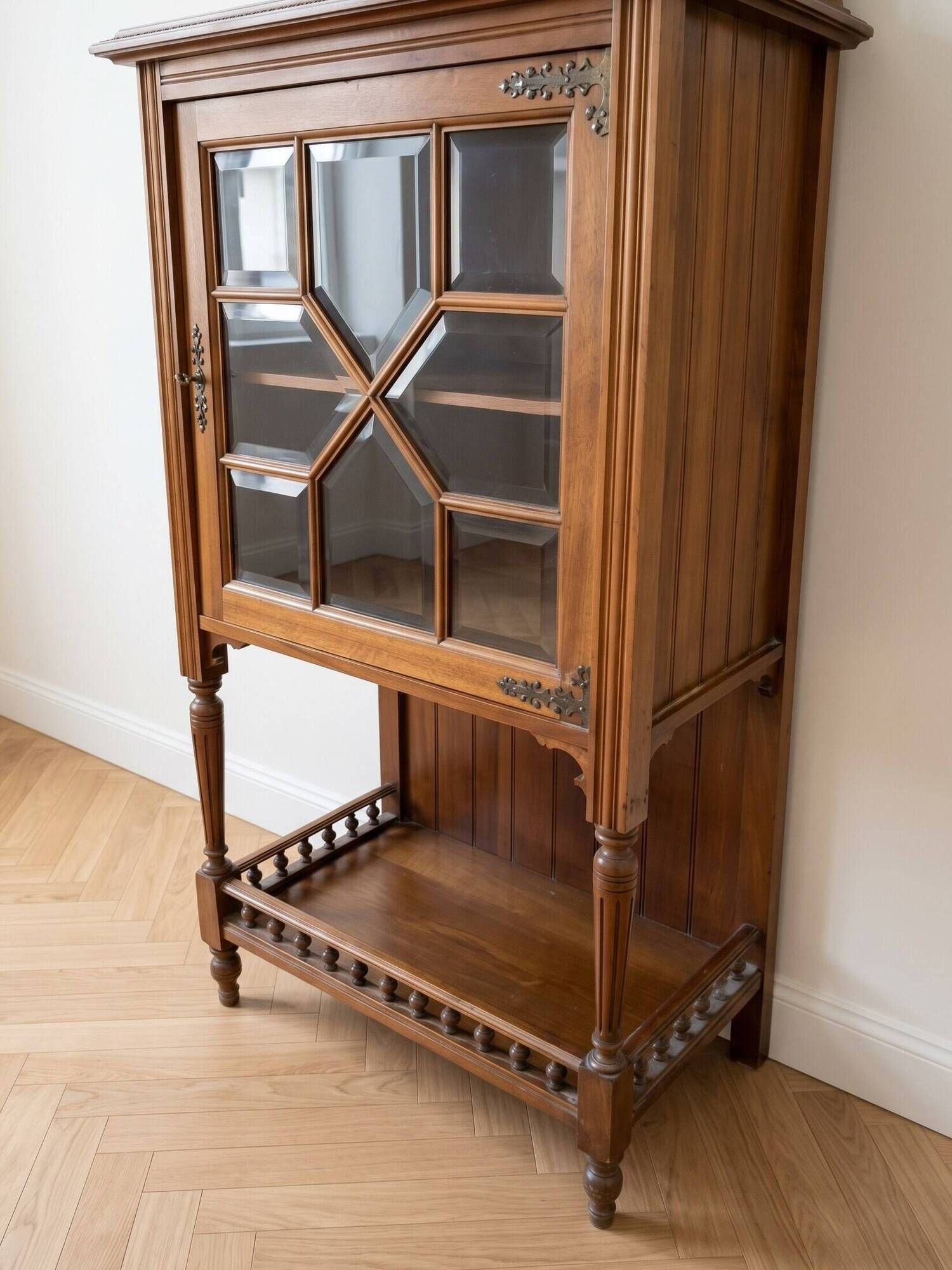 Napoleon III display cabinet in solid wood