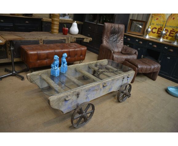 Table basse wagon en bois et métal 1920 | Selency