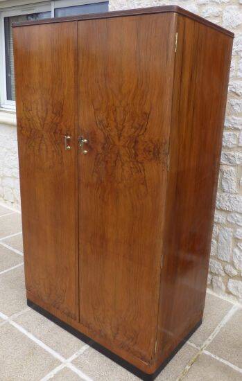 Wardrobe on a plinth in walnut and walnut veneer circa 1940.