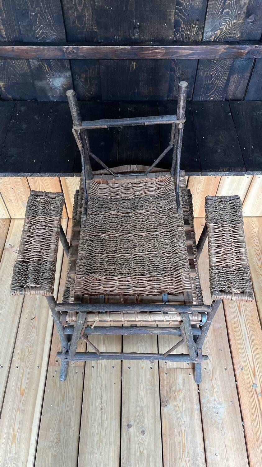 Chaise longue en rotin années 1900
