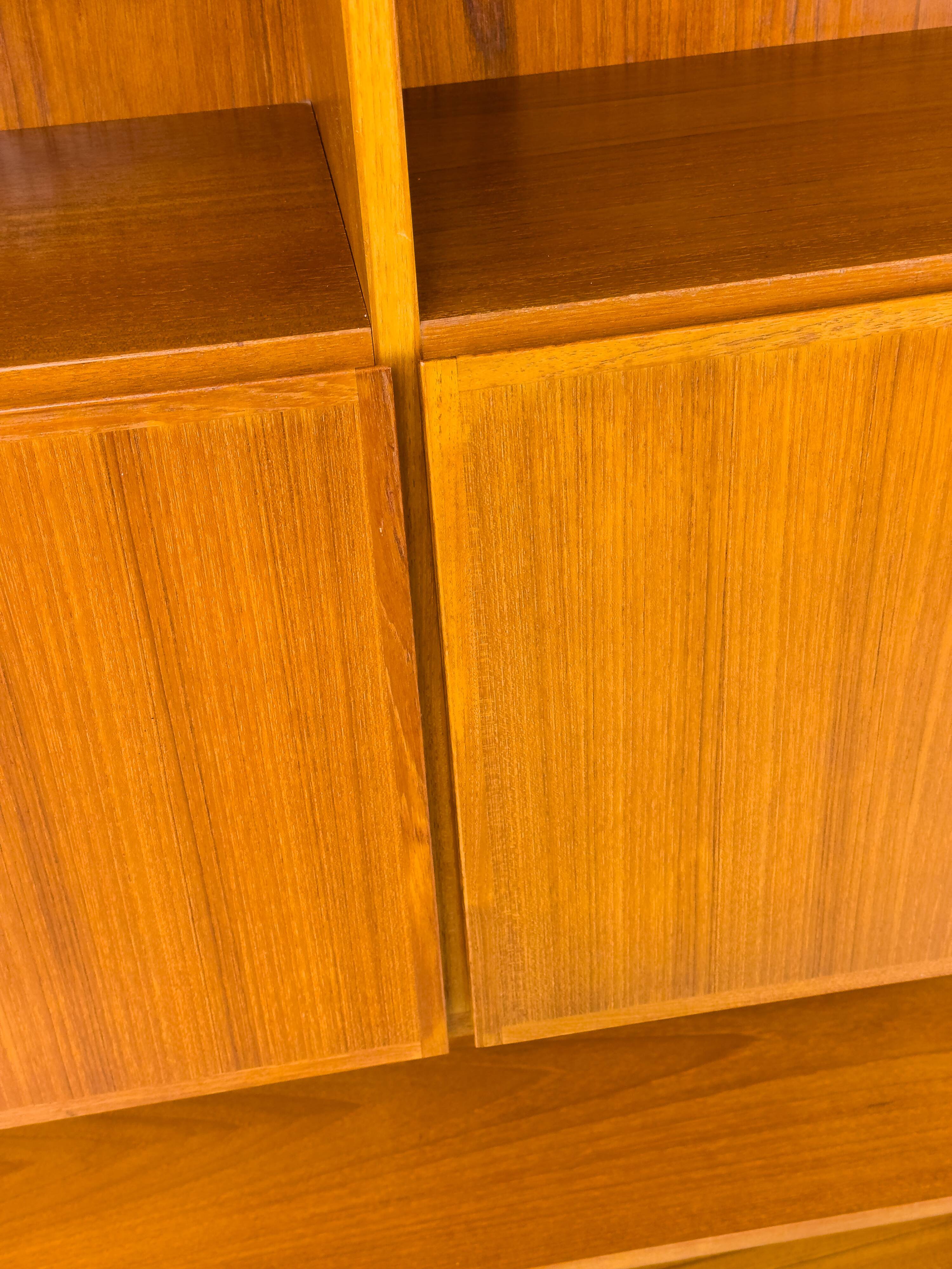 Bibliothèque danoise en teck avec portes par Omann Jun, 1960s
