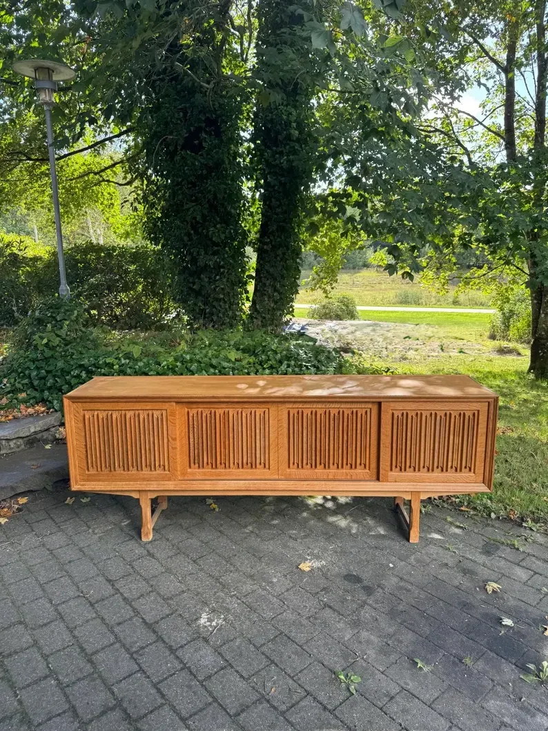 Low Oak Sideboard, Henry Kjaernulf Style, 1960-1970, Danish Design. Mid-Century Modern Style.