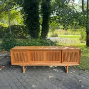 Low Oak Sideboard, Henry Kjaernulf Style, 1960-1970, Danish Design. Mid-Century Modern Style.