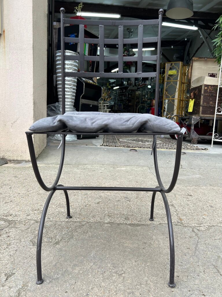 Set of 4 wrought iron chairs with seat cushions