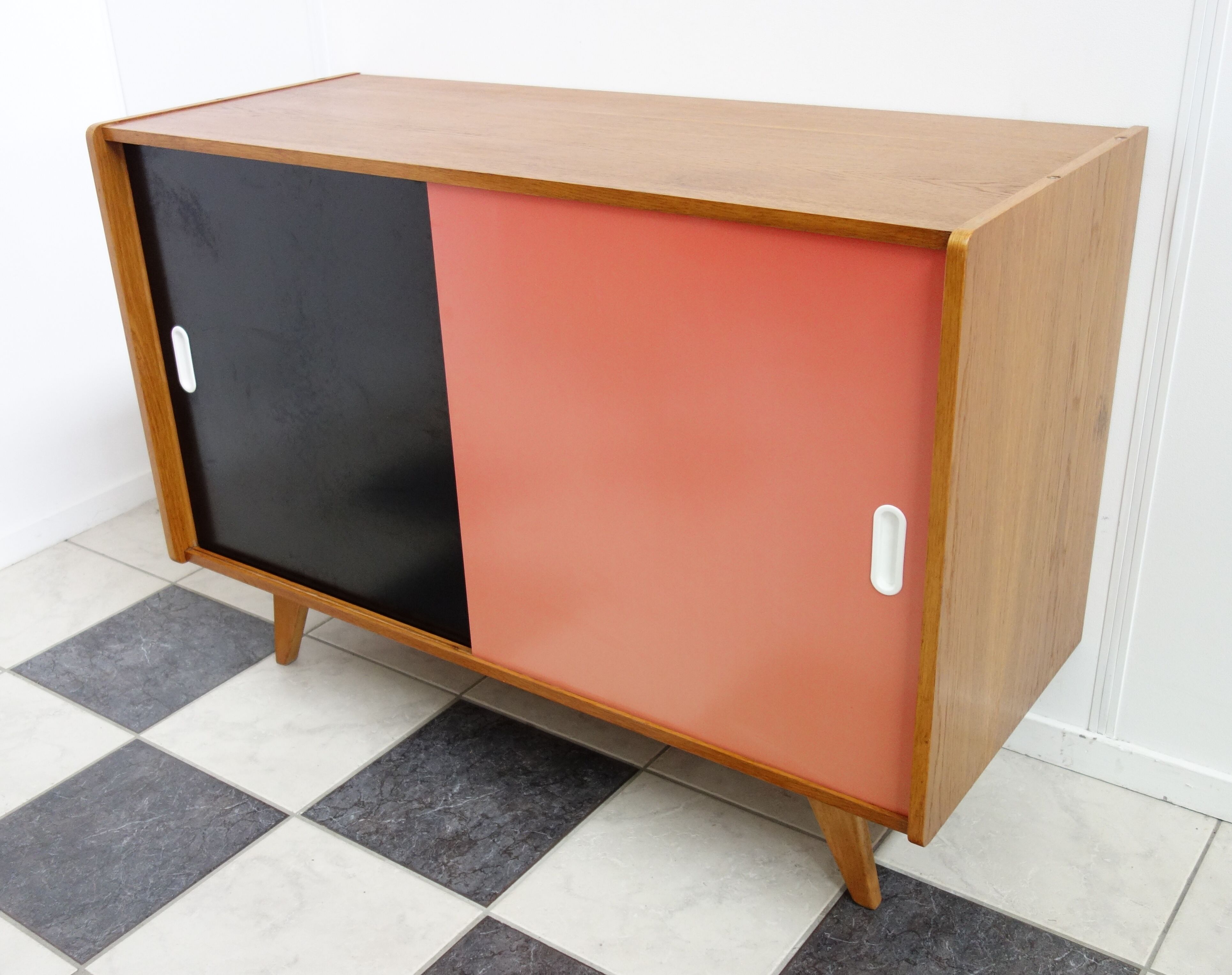 Jiri Jiroutek pink and black sideboard  Interier Praha 1960