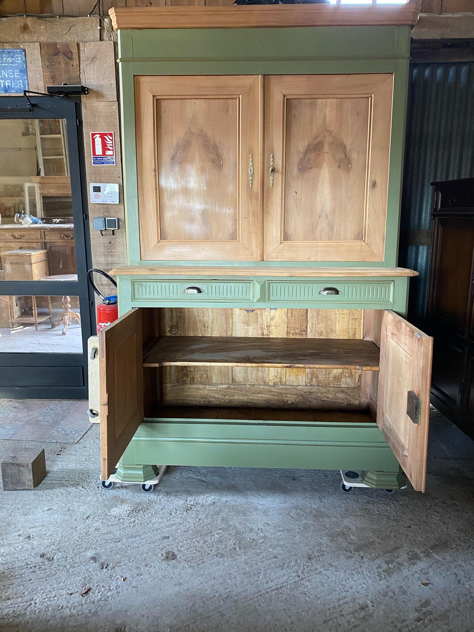 Buffet 2 body restyled in kaki