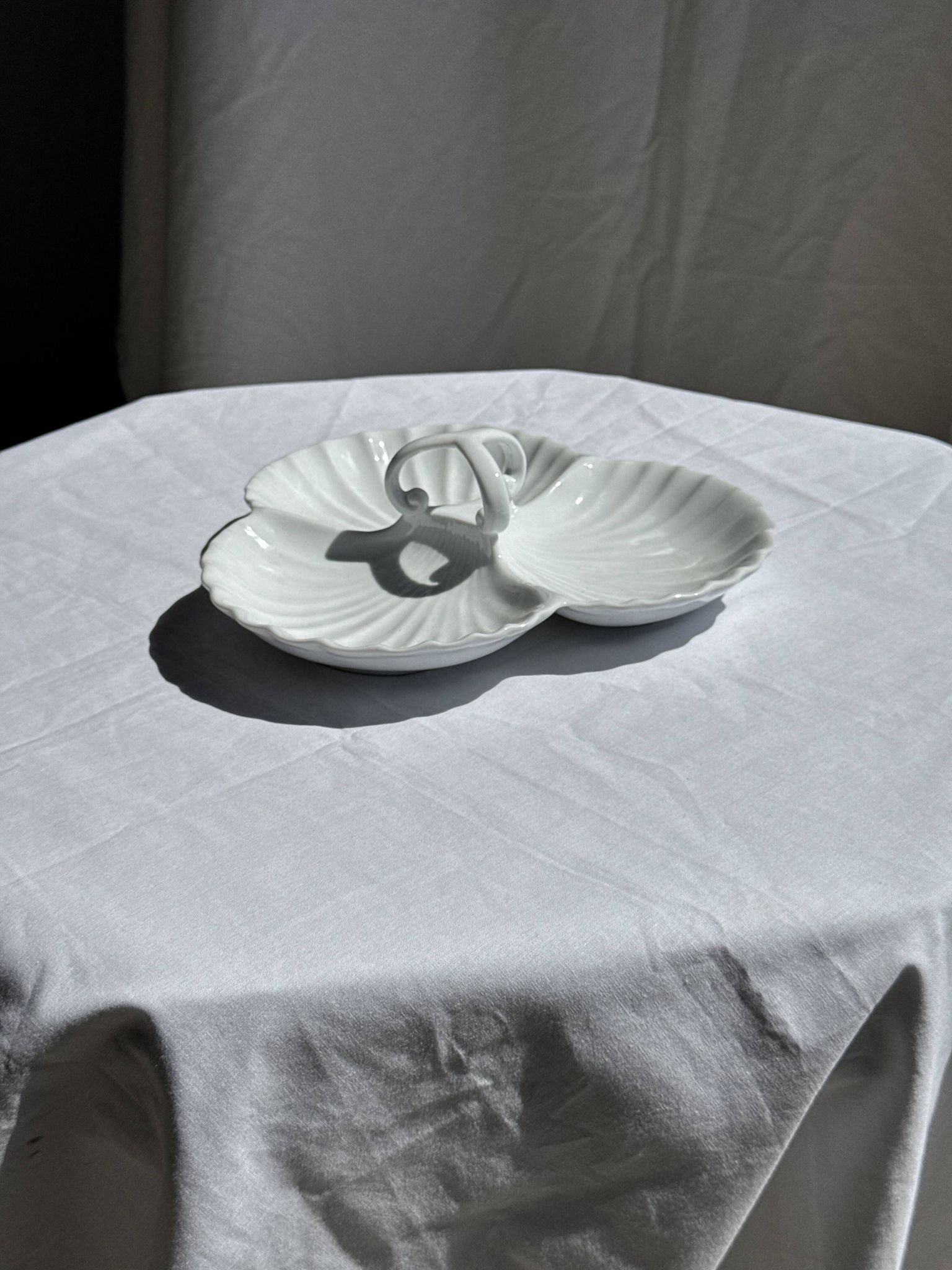 Vintage serving dish in white porcelain with shells MP Samie D26 H4