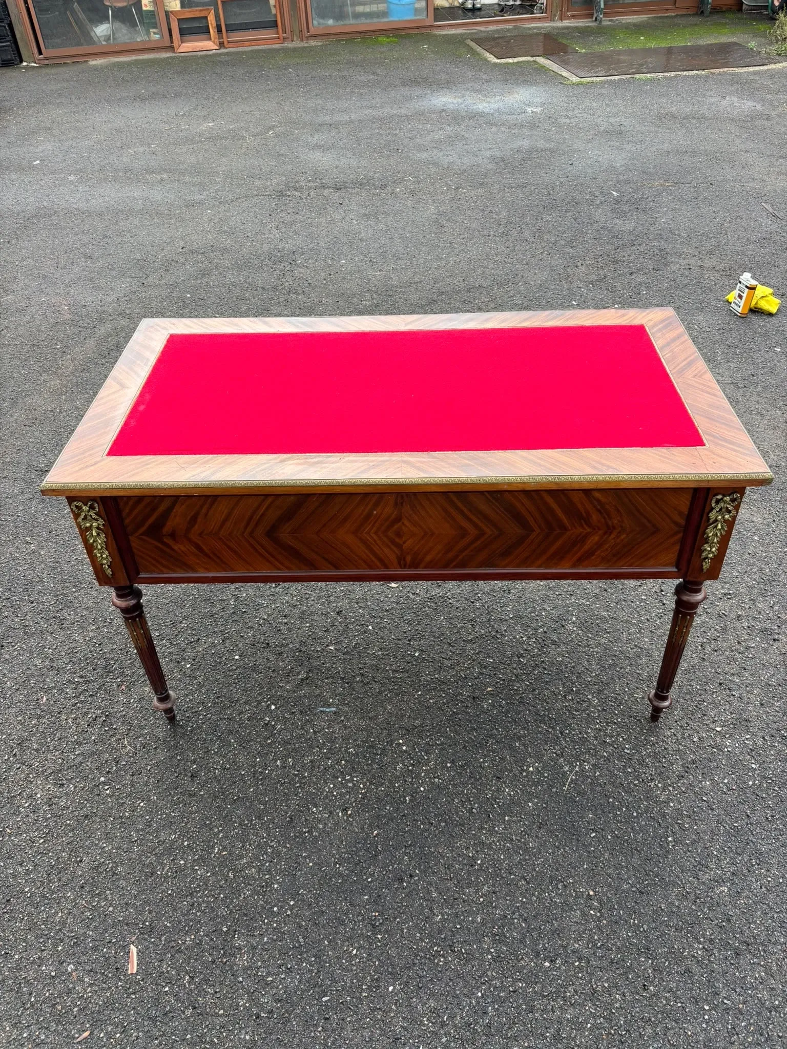 Elegant flat desk in Louis XVI style made of marquetry wood.