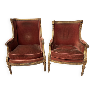 Deux bergères a oreilles de style Louis XVI en bois doré XX siècle