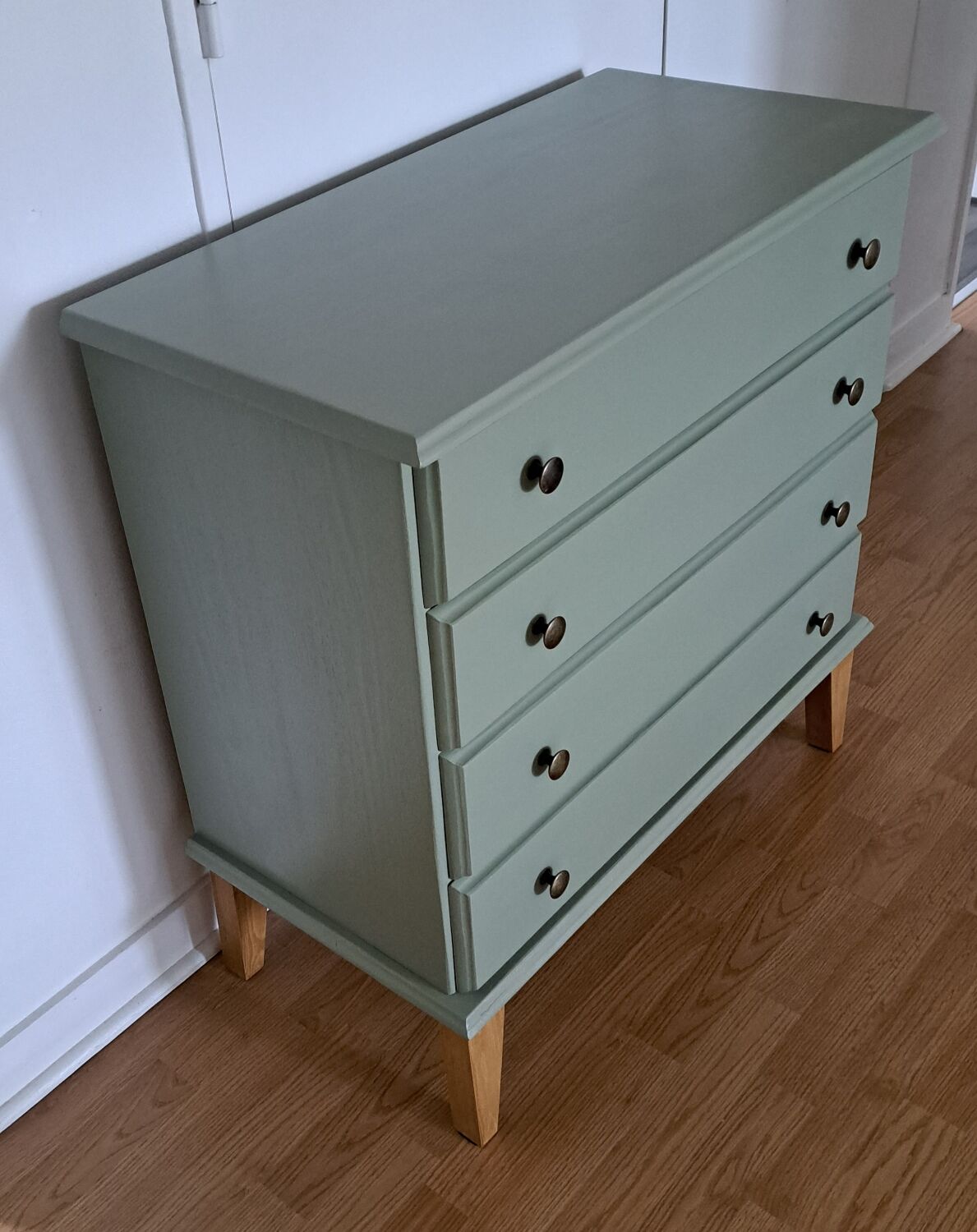 Chest of drawers