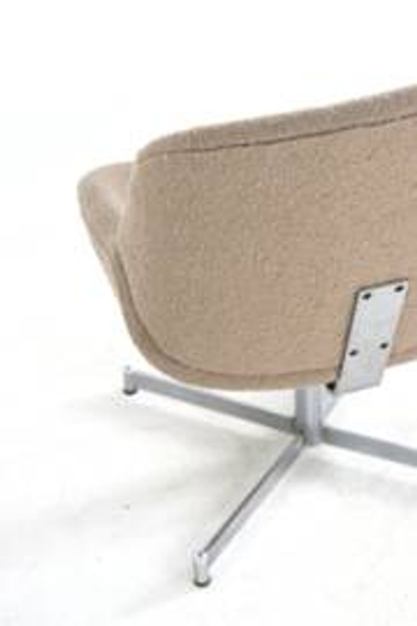 Geoffrey Harcourt for Artifort Exquis armchair - new upholstered