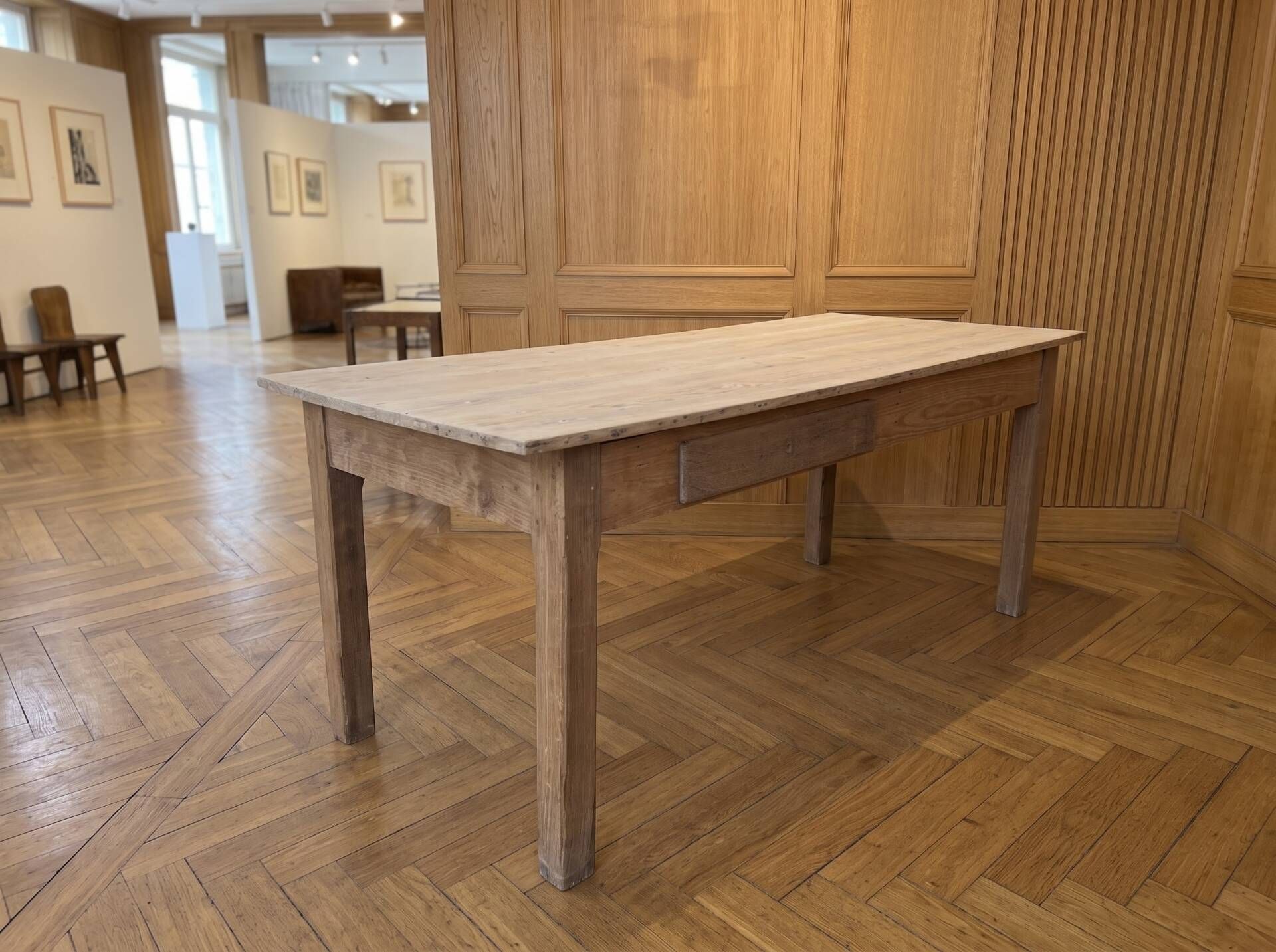 Farm table
