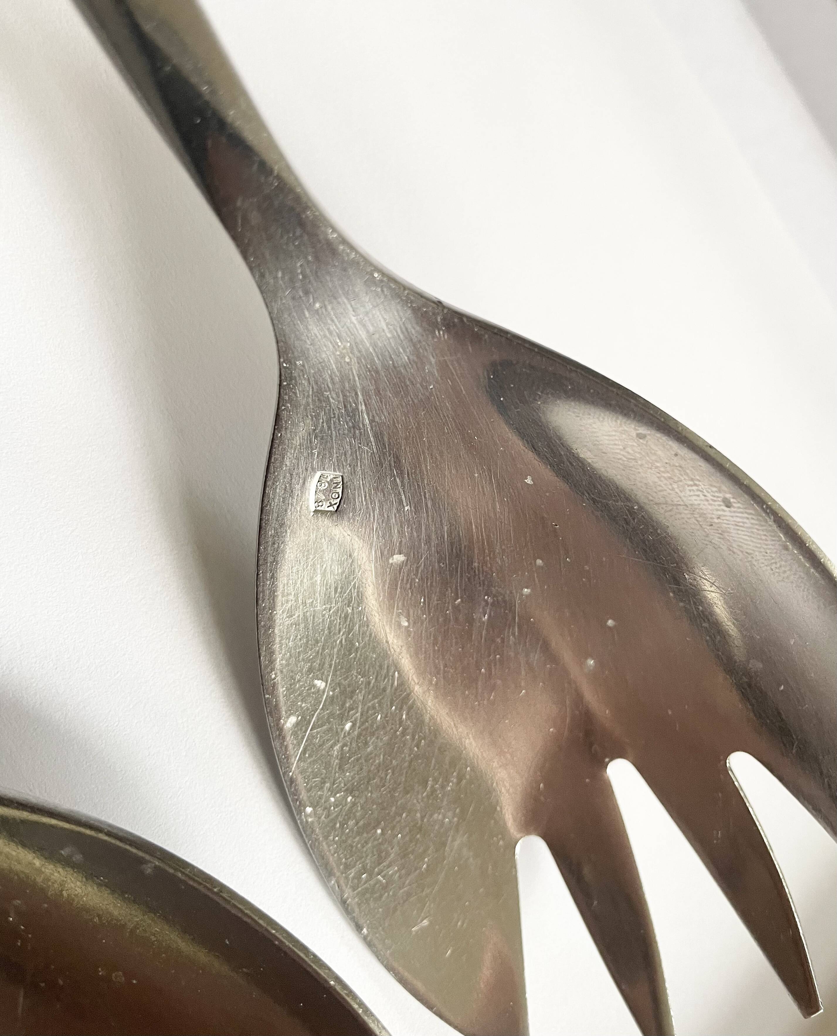 Salad servers with bamboo handles