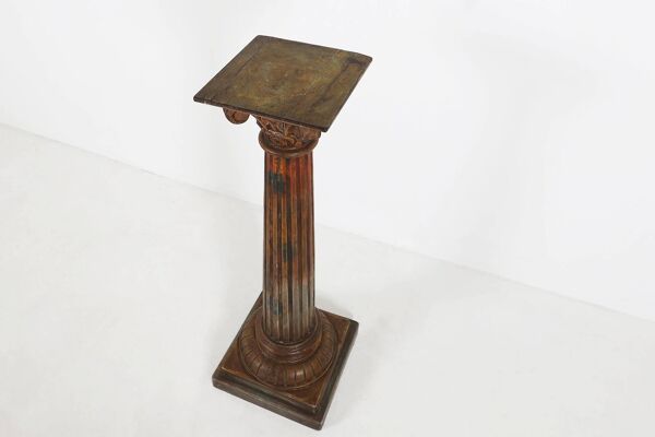 Colonne ou piédestal corinthien en bois sculpté antique, France vers 1890