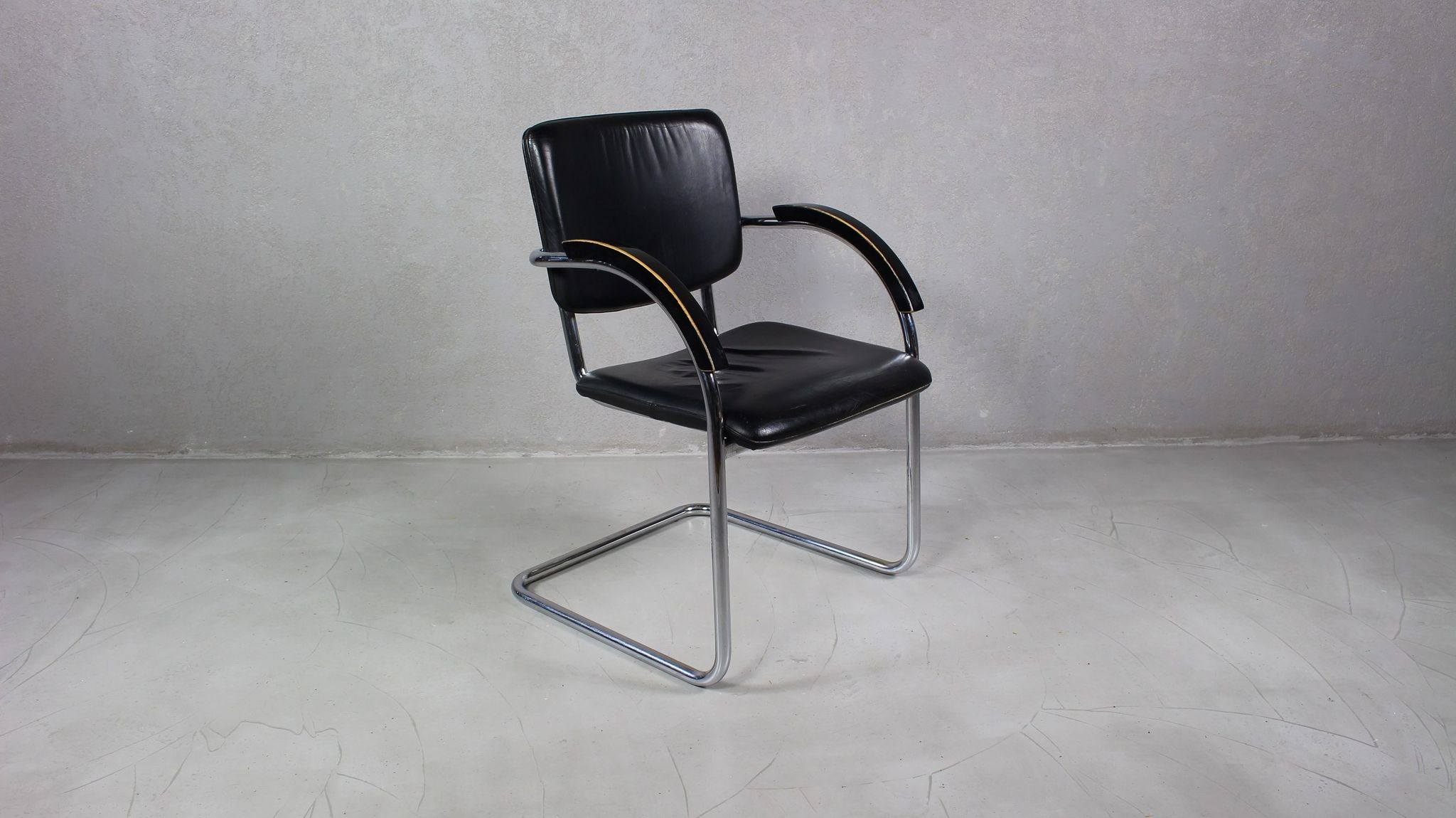 Set of 4 vintage tubular steel lounge chair