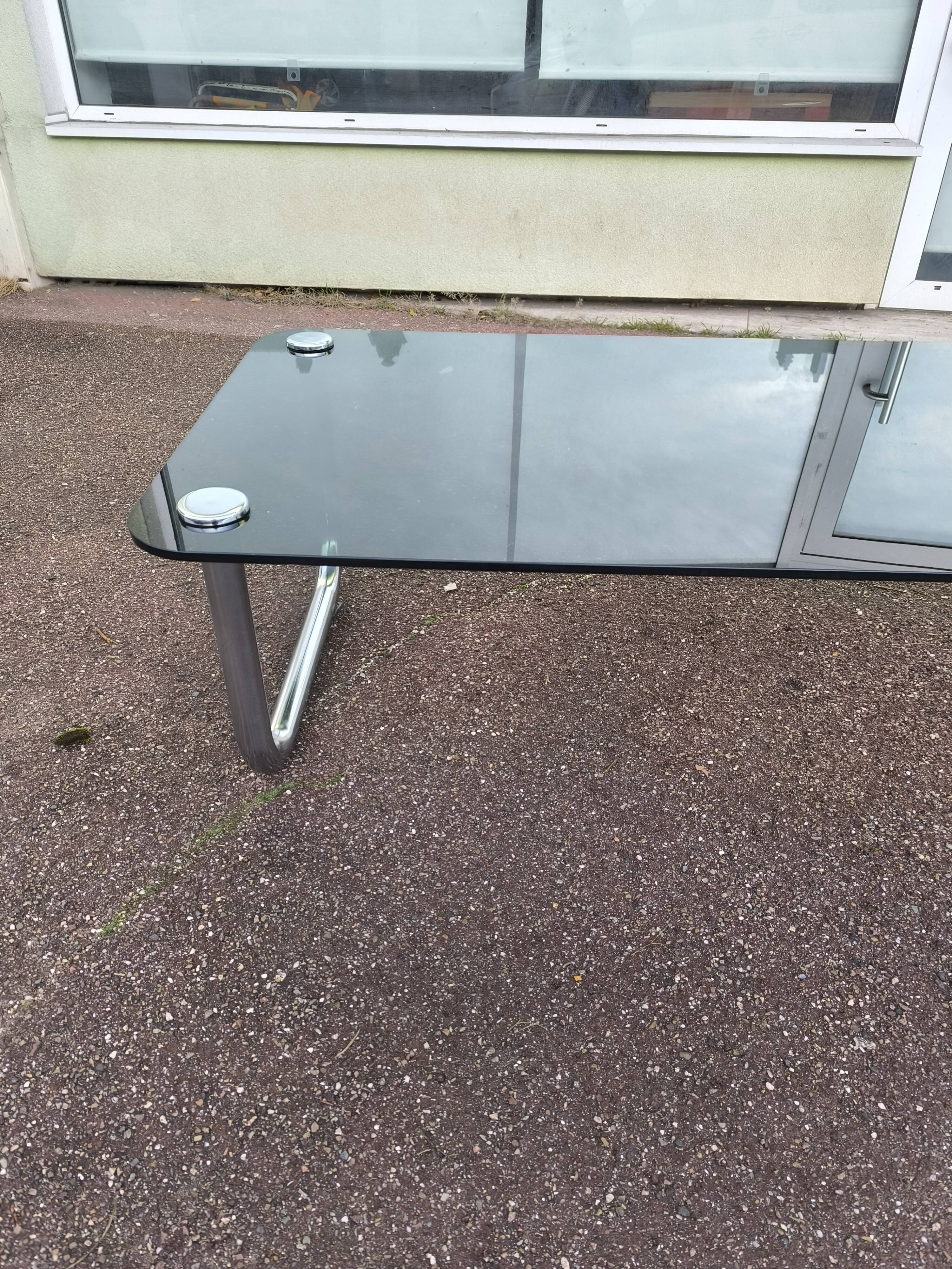 Table basse chromé et verre noir fumé space age italienne