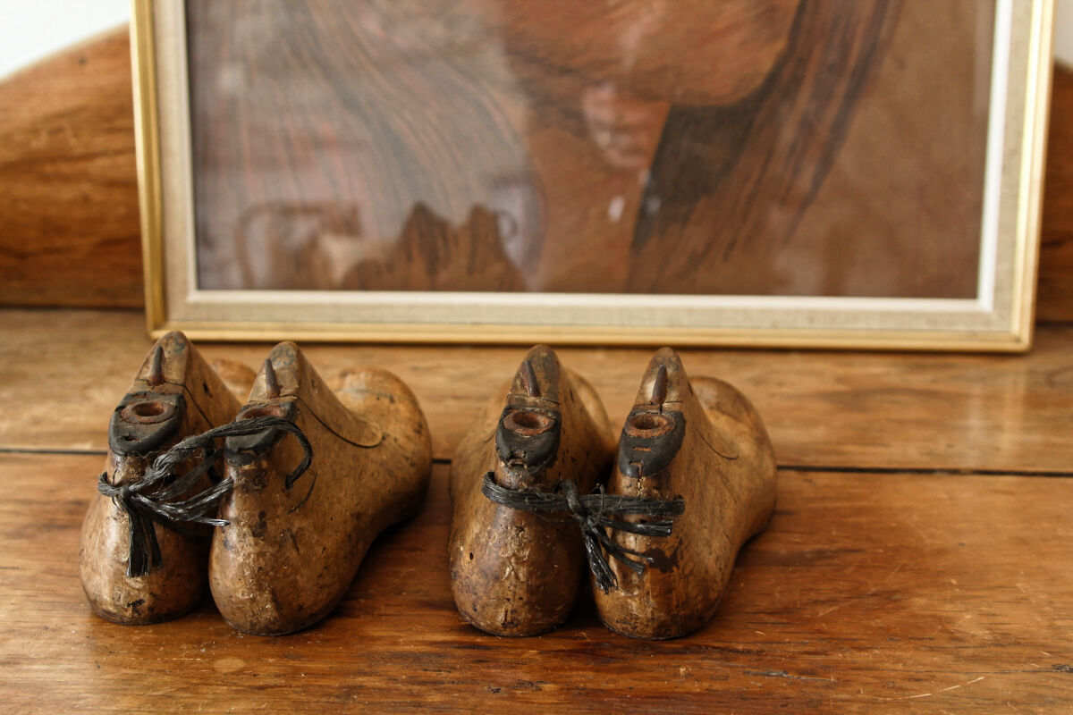 2 pairs of children's shoe trees
