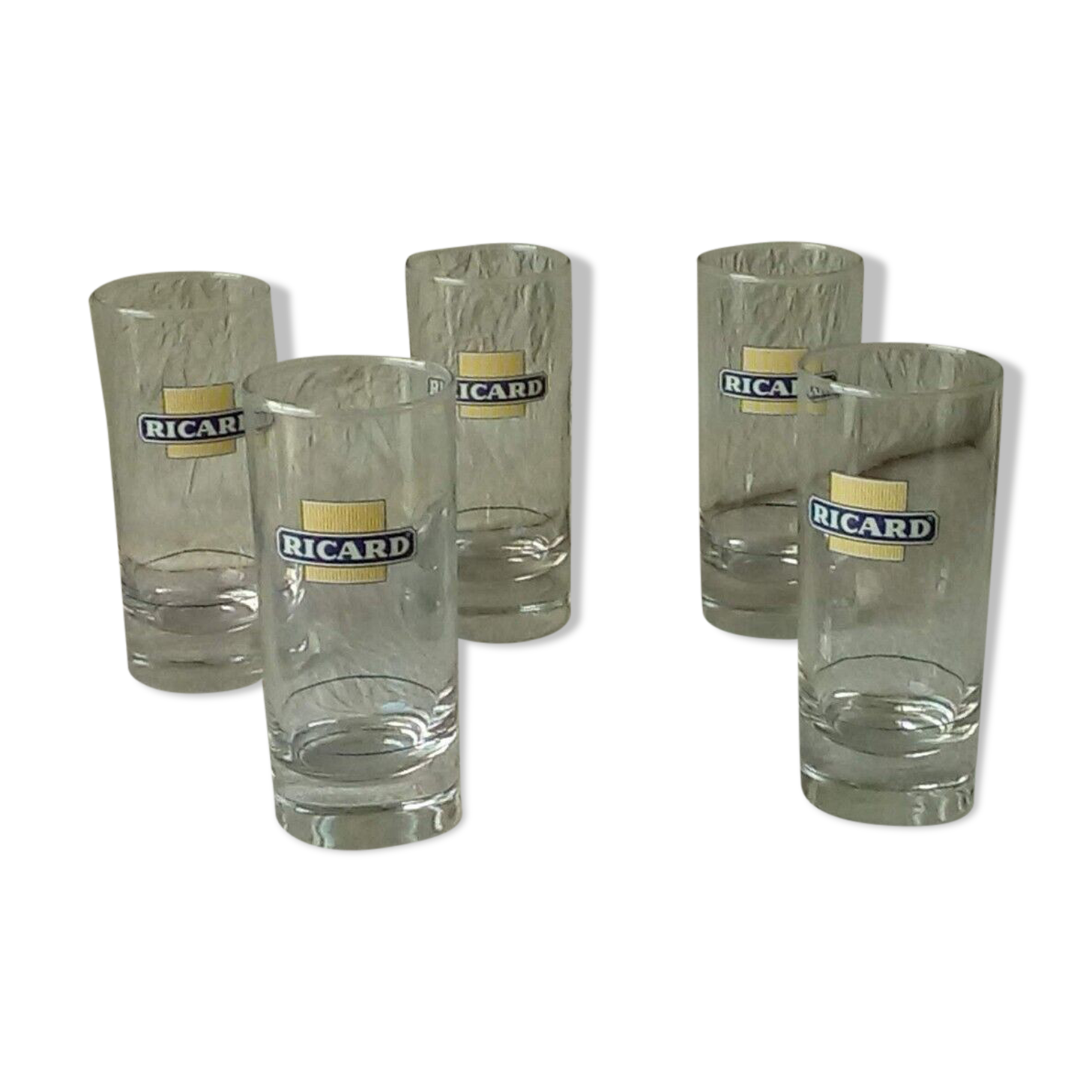 Ricard glasses bistrot misleading glasses