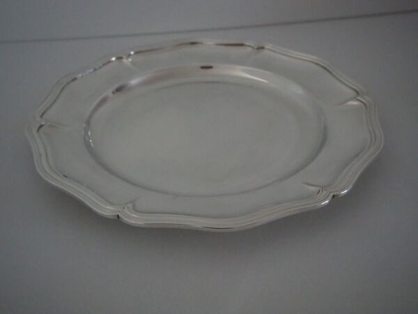 Plat de forme ronde, collection Chinon filets, Christofle  et sa pochette de protection en feutrin