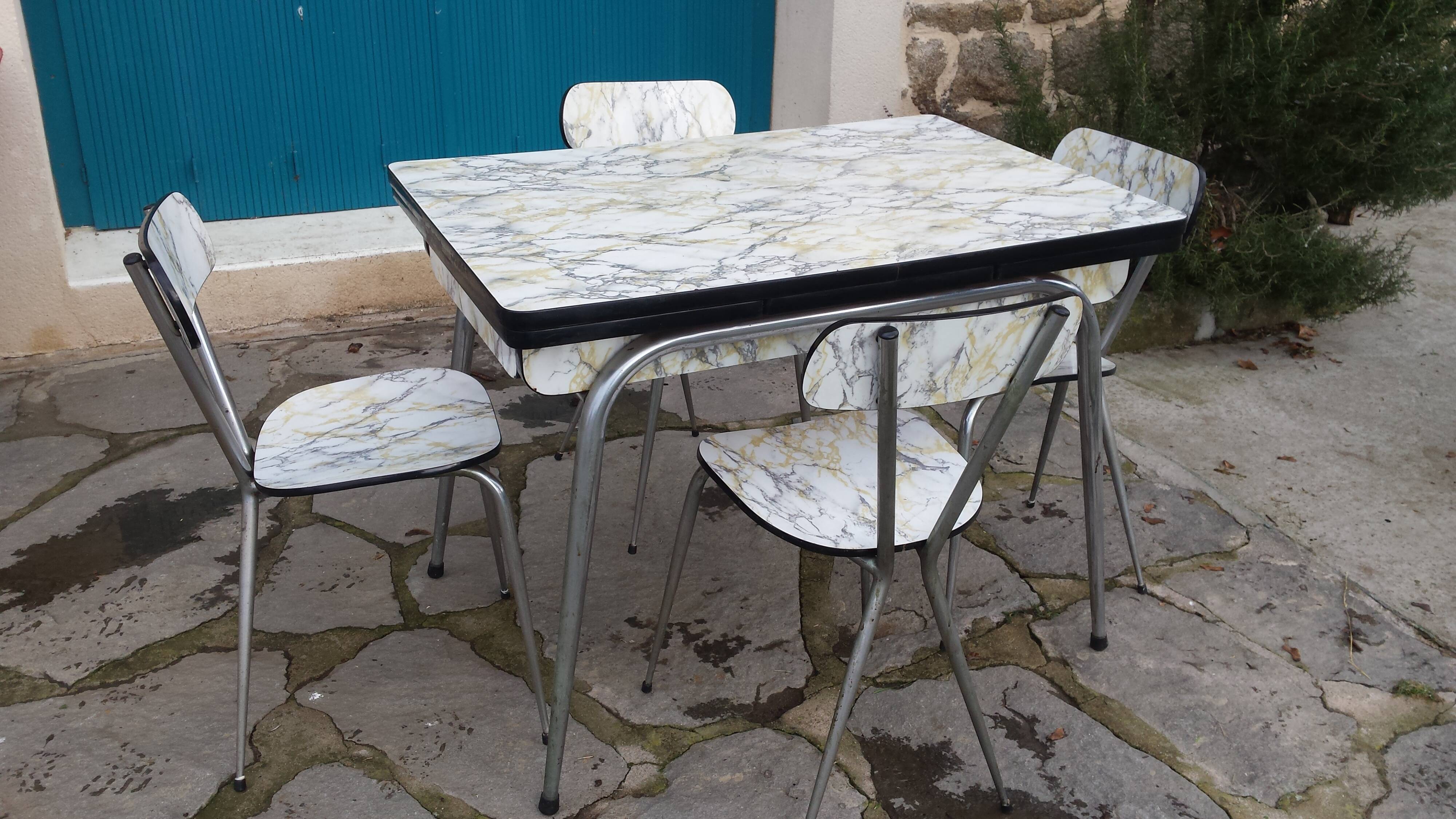 Formica table and 6 chairs