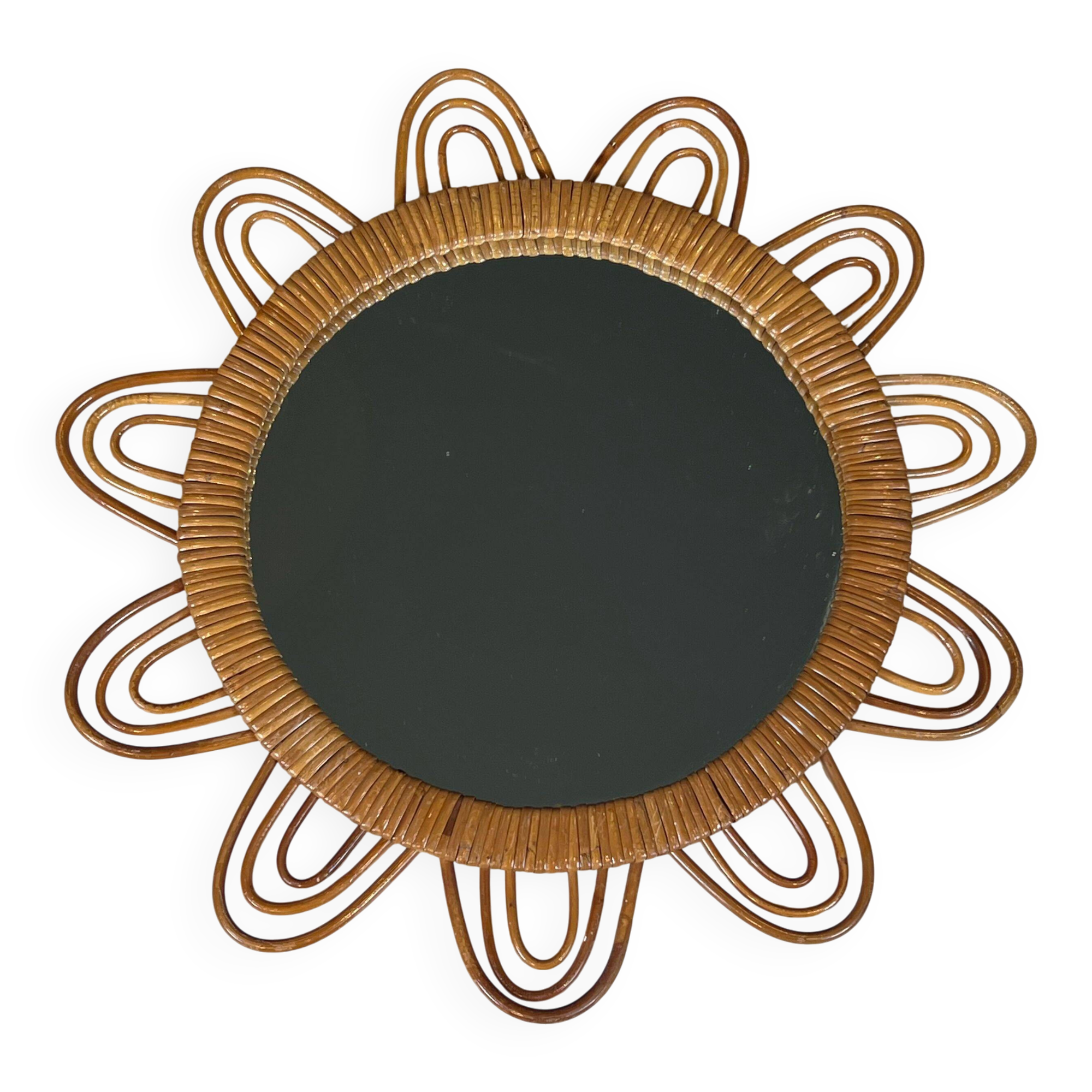 Rattan mirror representing a sun