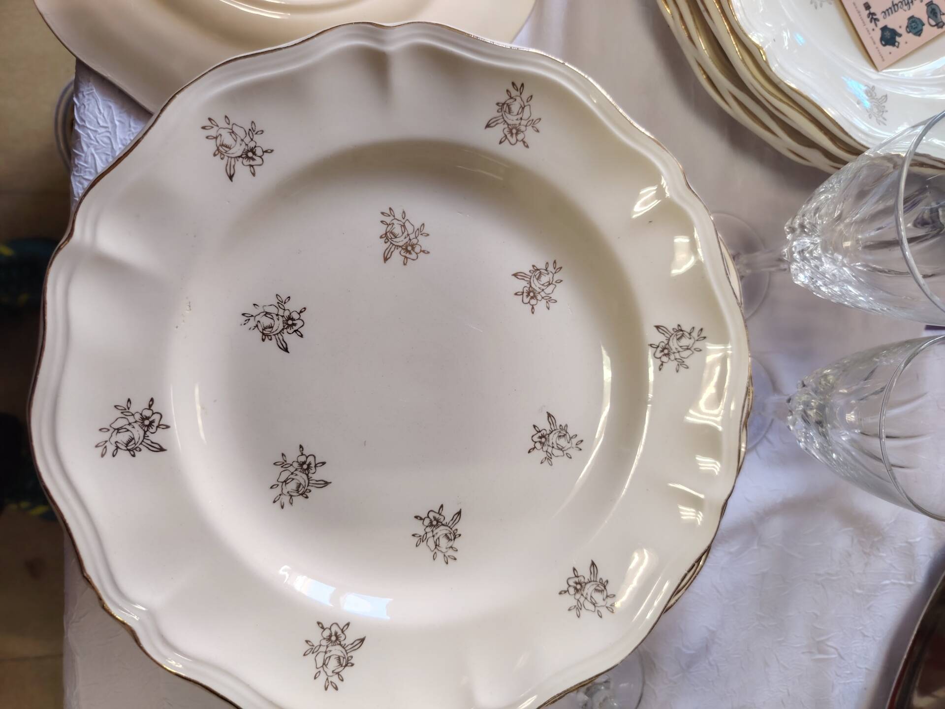 Sarreguemines set of 12 flat plates model Raphaël or flowers of F