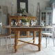 Round table with 1 extension oak base tray and patinated extension pearl gray.