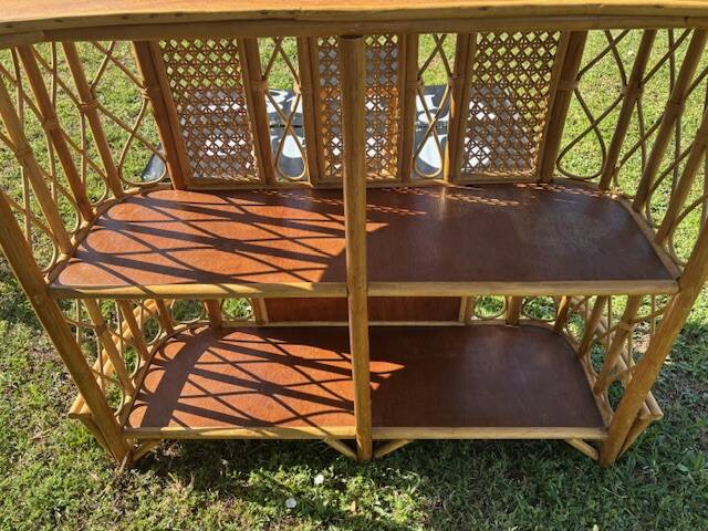 rattan counter and 2 vintage stools from the 1960s