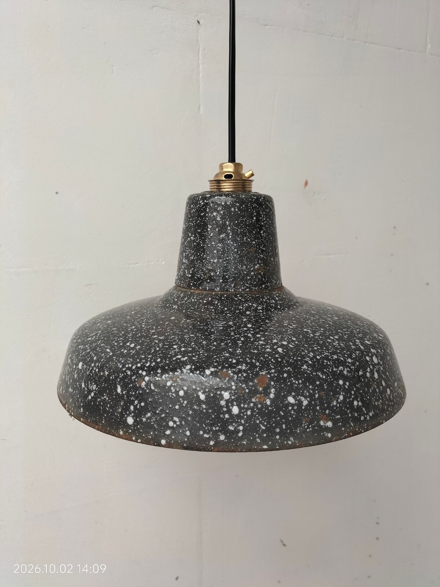 Enamelled sheet suspension