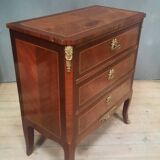 Petite commode marquettée de style transition