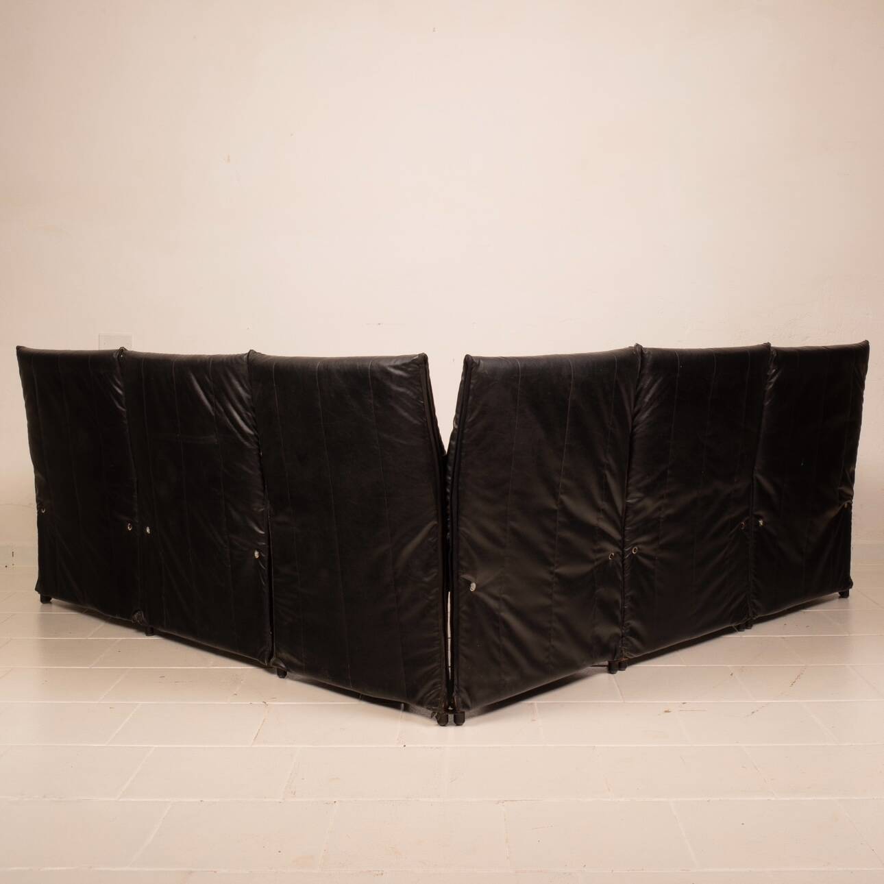 Divano "Minni" di A. Mazzoni D. Stelle e G. Gualtierotti per Giovannetti