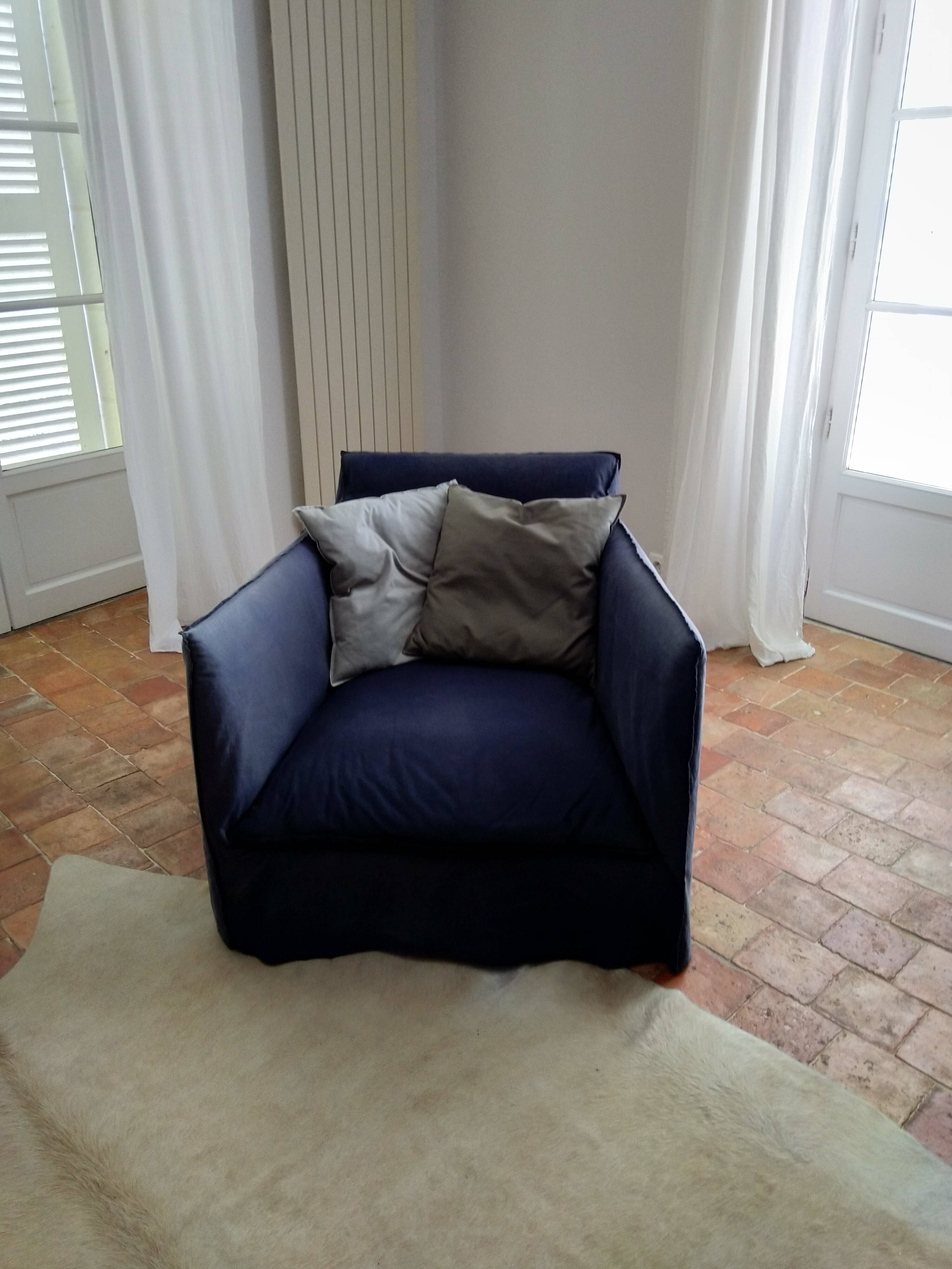 Ghost armchair 01 paola navone