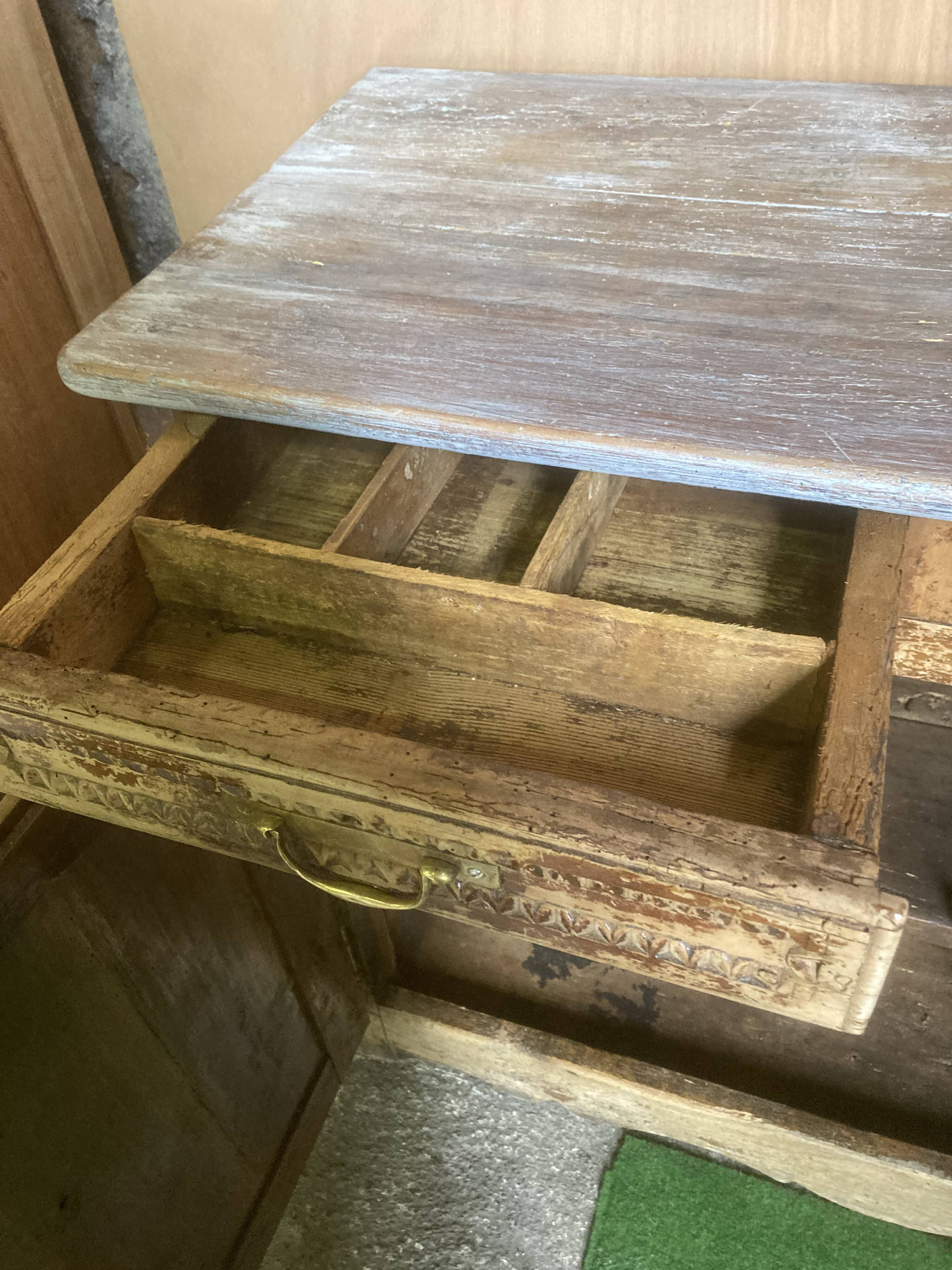 Buffet 18 th raw wood