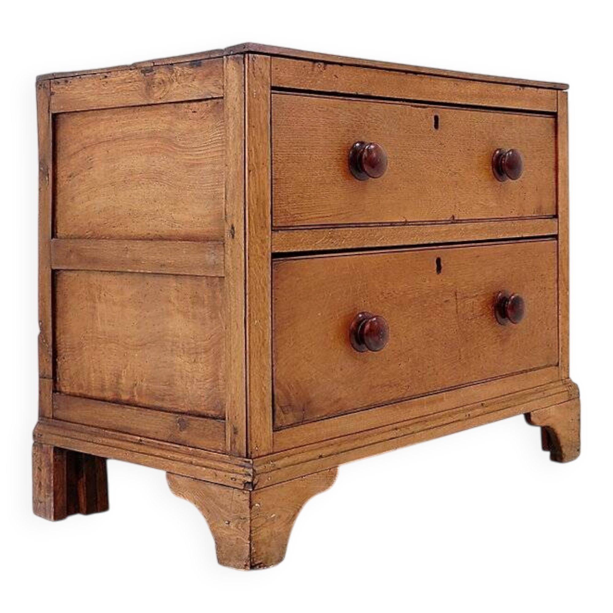 Commode rustique avec deux tiroirs et pieds sculptés - 1930