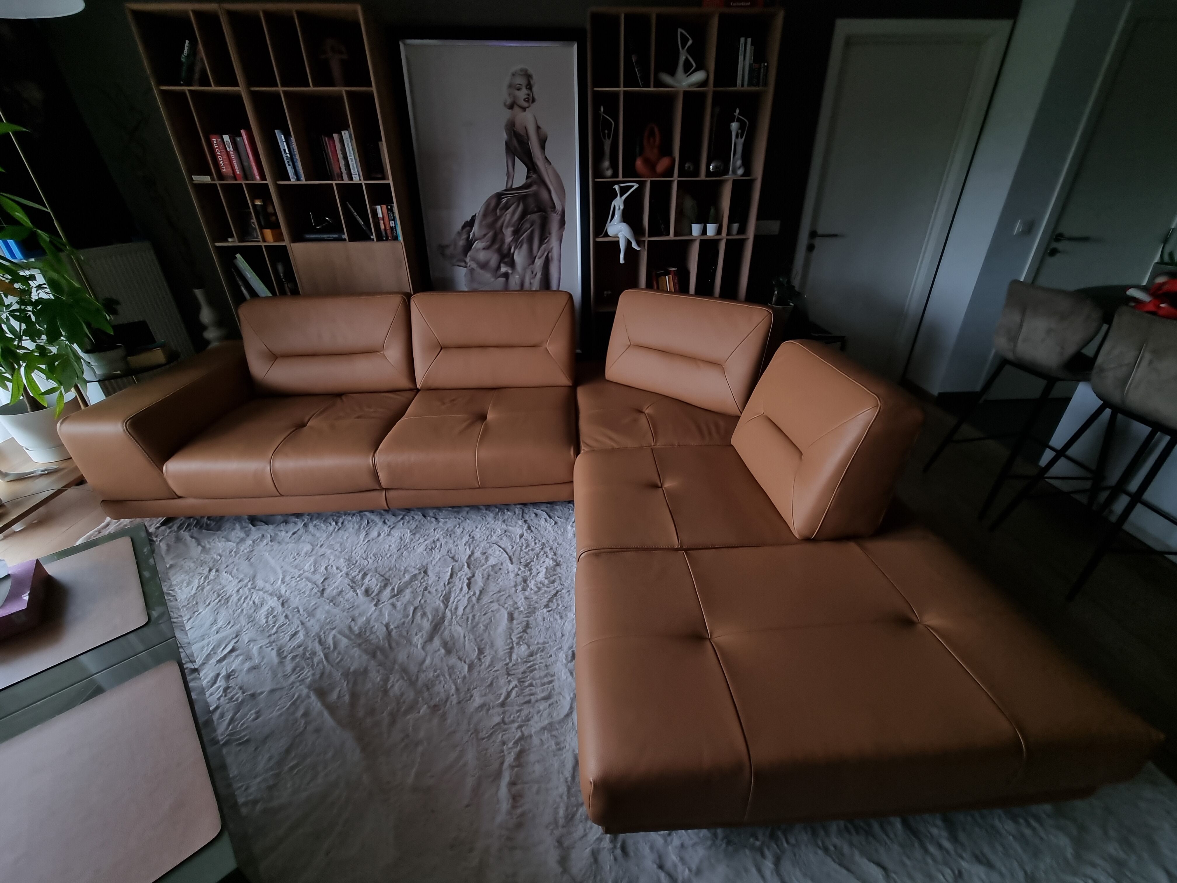Altoni leather corner sofa