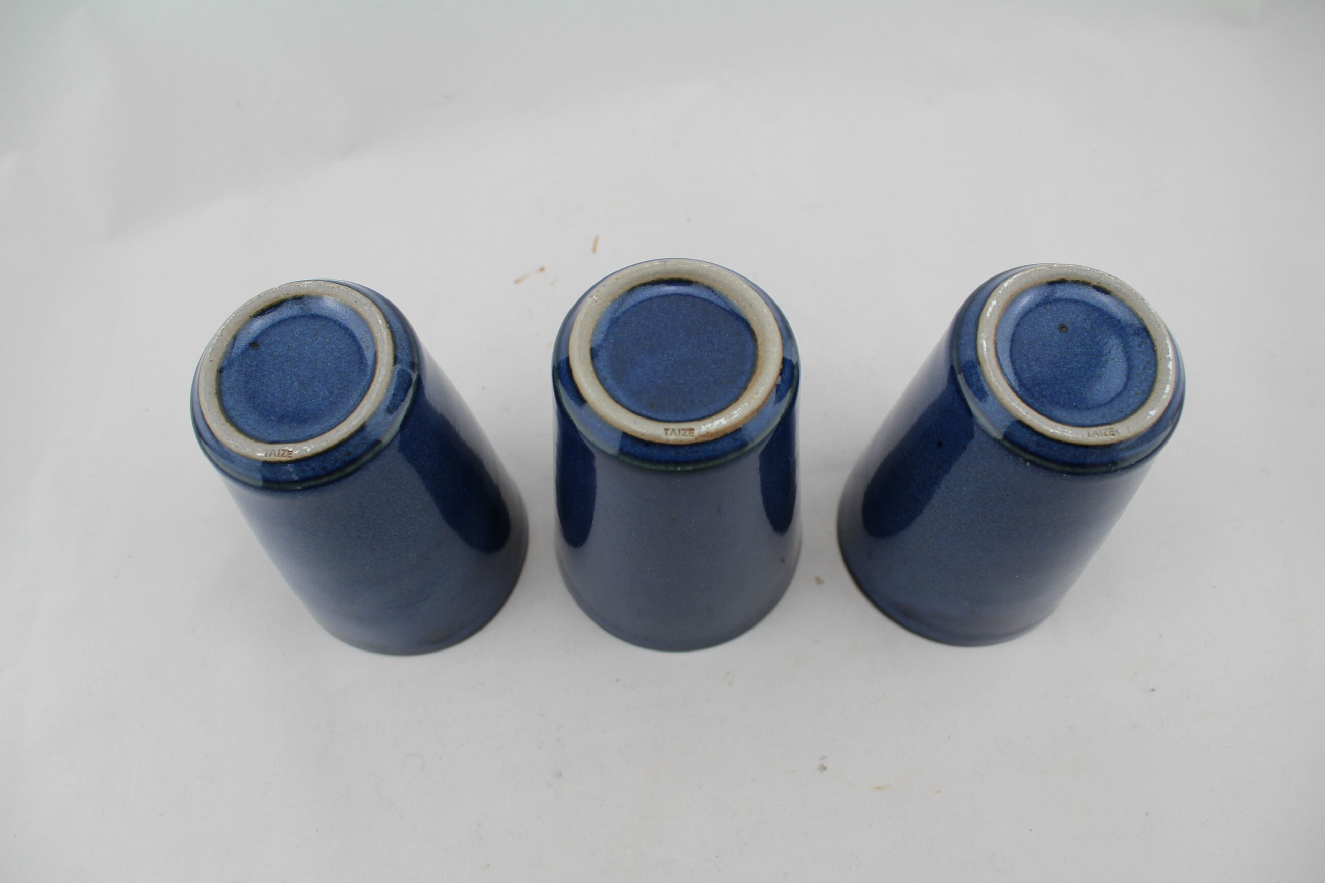 Lot de 3 gobelets en céramique bleue de Taizé