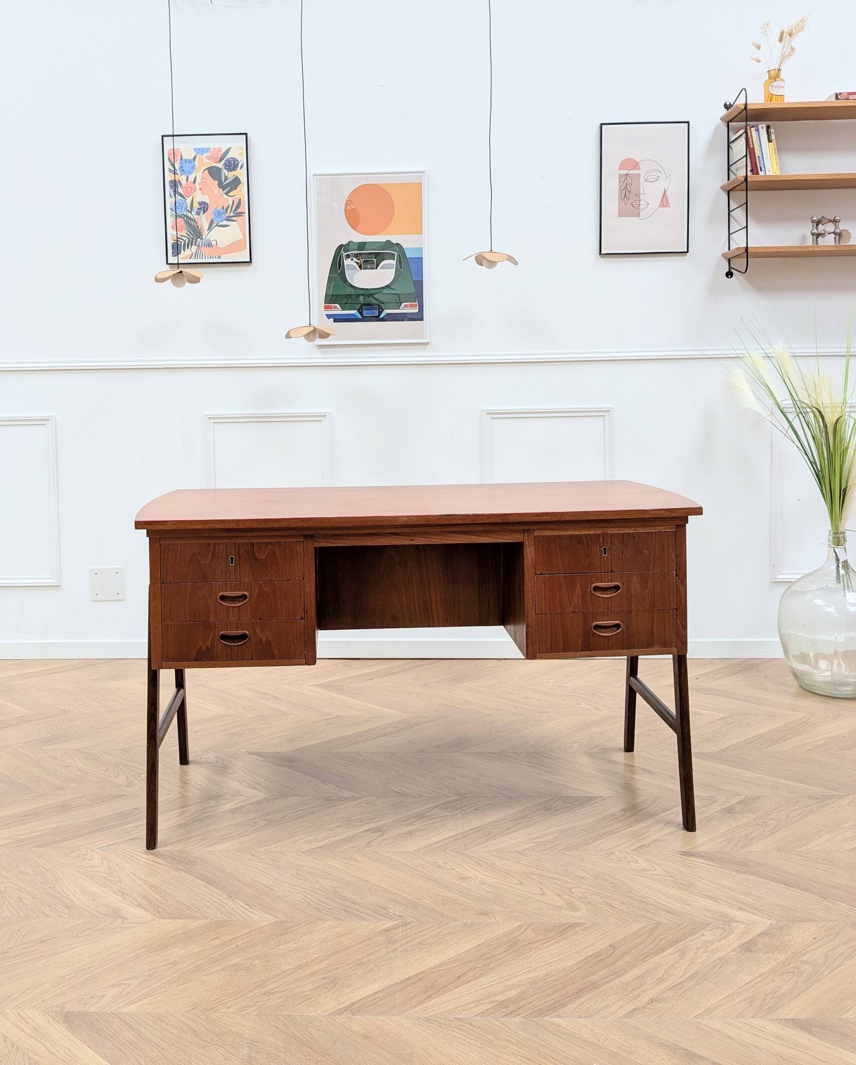 Designer double-sided desk