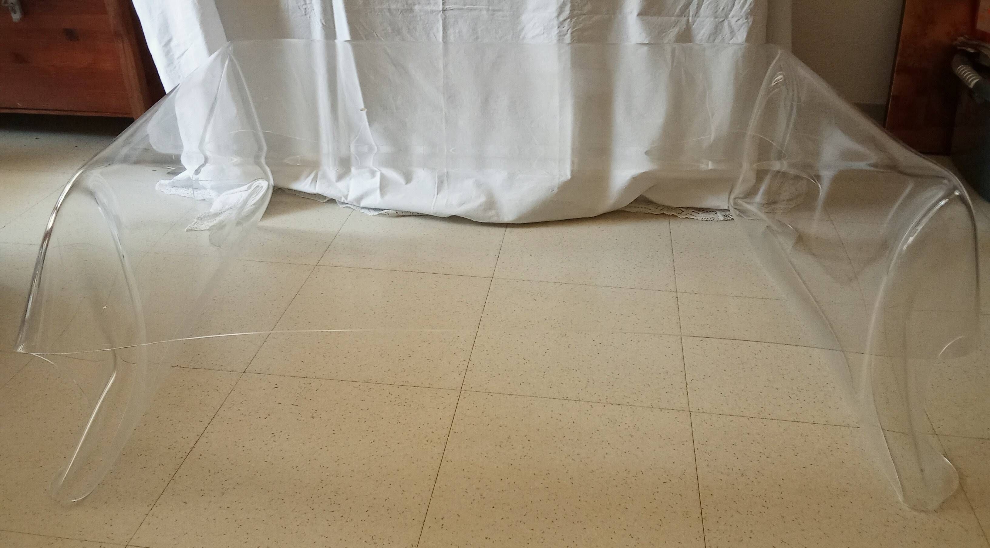 Low table plexiglass
